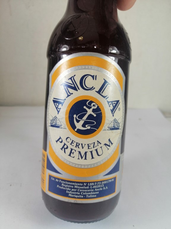 BOTELLA DE CERVEZA RETRO. ANCLA. (COLOMBIA). AUN LLENA - Image 3