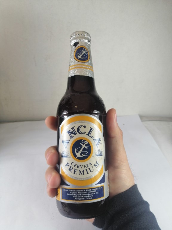 BOTELLA DE CERVEZA RETRO. ANCLA. (COLOMBIA). AUN LLENA - Image 6