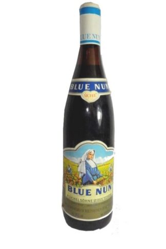 Botella de vino retro. Blue Nun, / Muy Rara 1986
