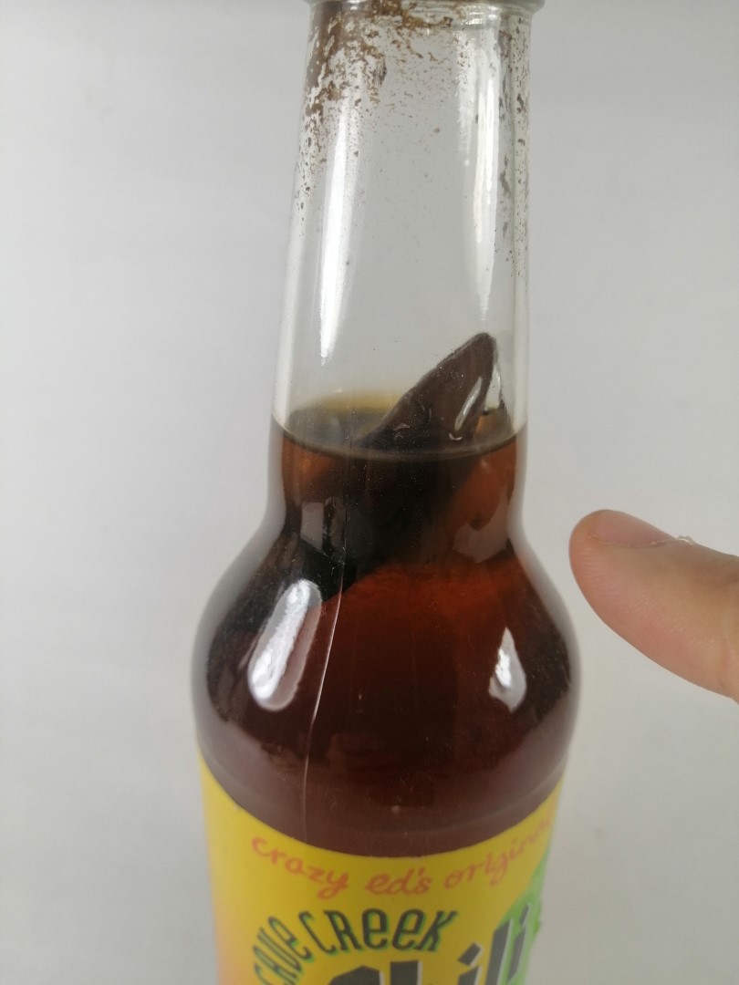 BOTELLA DE CERVEZA RETRO. CAVE CREEK CHILI BEER 1990s CON CHILE DENTRO - Image 8