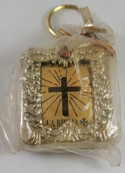 BIBLIA LLAVERO MINIATURA, AÑOS 70s AUN CERRADA. PROMOCIONAL - Image 3