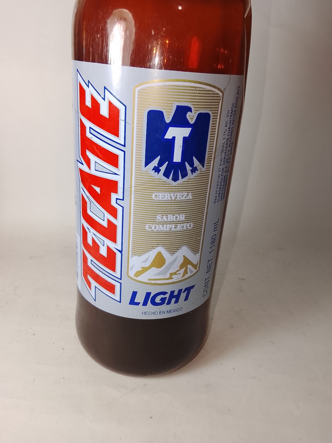 Botella Retro Promocional Gigante Tecate Light Twist Gigante - Image 7