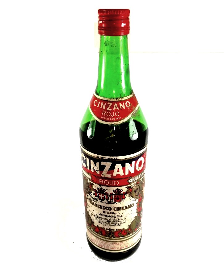 BOTELLA ANTIGUA. VINO CINZANO ROJO Ca. Años 70s