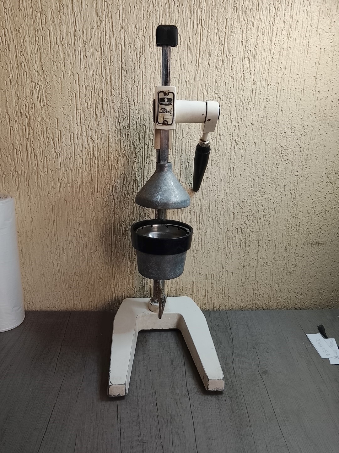 Exprimidor de jugos antiguo, Años 70s Presto Steele - Image 2