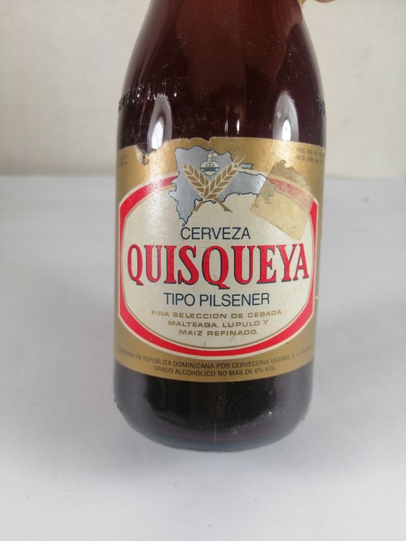 BOTELLA DE CERVEZA RETRO. QUISQUEYA. (REP. DOMINICANA) AUN LLENA - Image 3