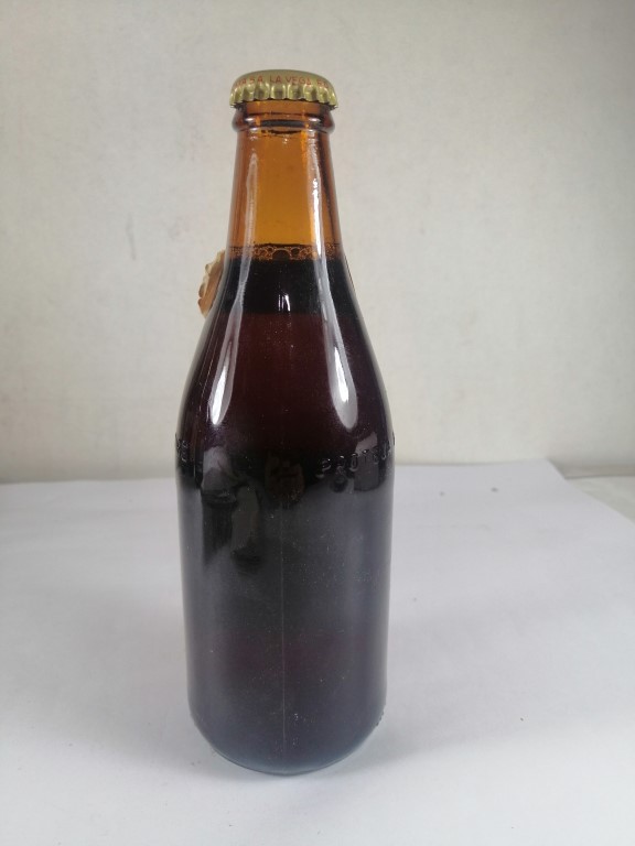 BOTELLA DE CERVEZA RETRO. QUISQUEYA. (REP. DOMINICANA) AUN LLENA - Image 4