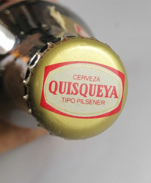 BOTELLA DE CERVEZA RETRO. QUISQUEYA. (REP. DOMINICANA) AUN LLENA - Image 7