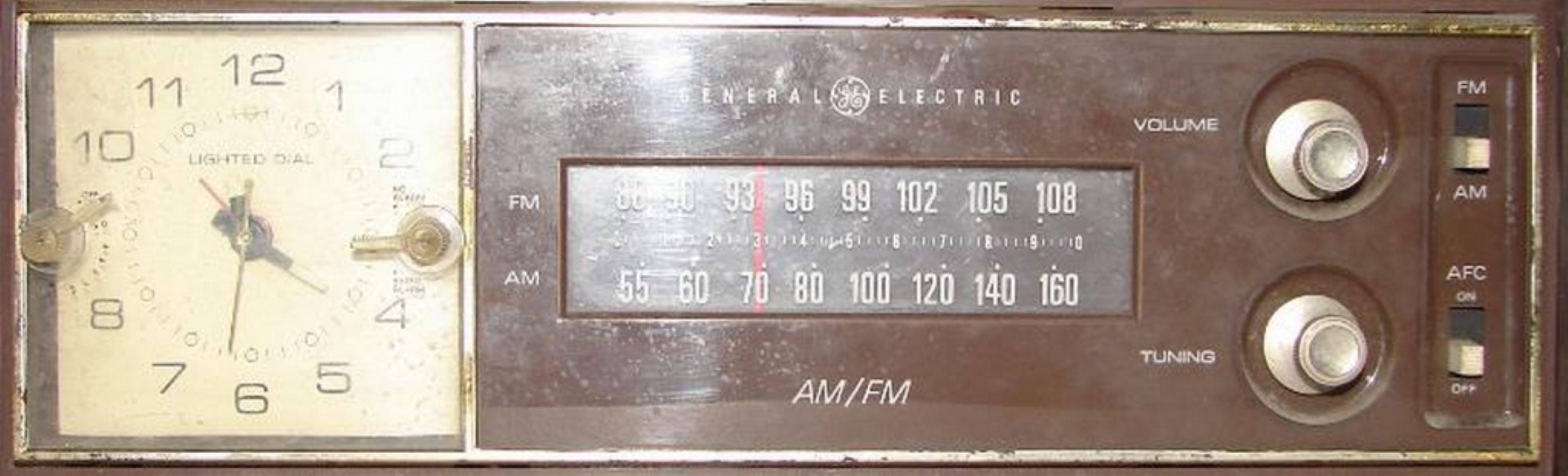 RADIO ANTIGUO DE BULBOS. GENERAL ELECTRIC CON RELOJ - Image 9