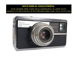 Cámara fotográfica retro. Kodak Instamatic 500. 1963 Compur / Con detalle