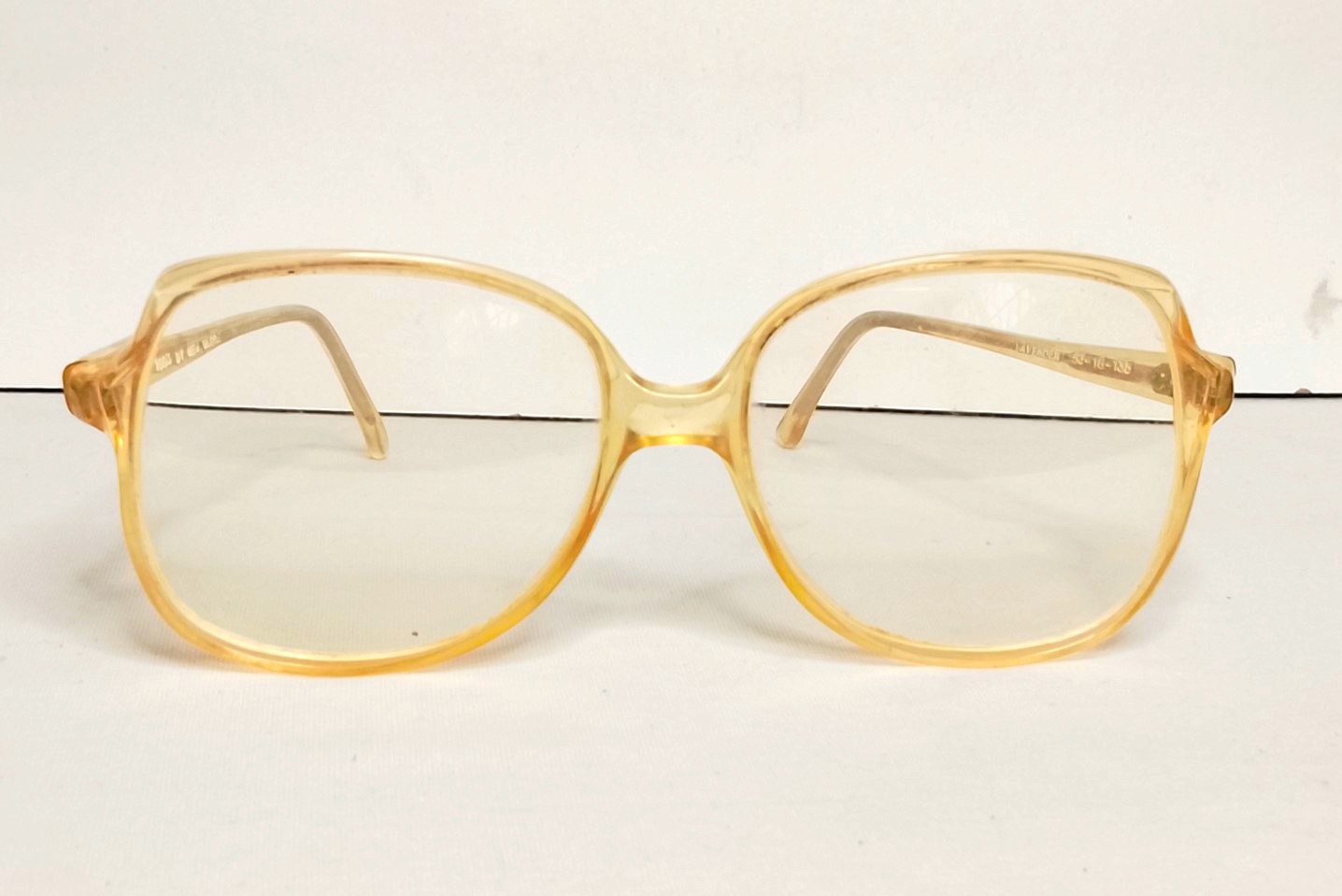 Autenticas gafas vintage. New Globe 1003 Dama, Beige, Años 70s