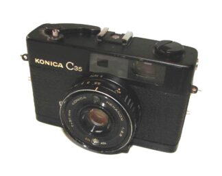 Cámara fotográfica retro. Konica C35 Black 1968 35mm /rara