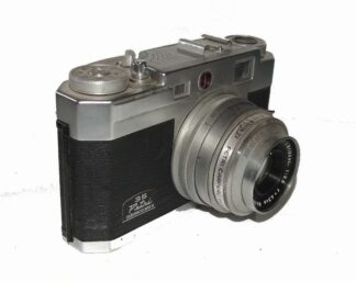 Cámara fotográfica retro. Kuribayashi Petri 35 Super 28 Orikkor