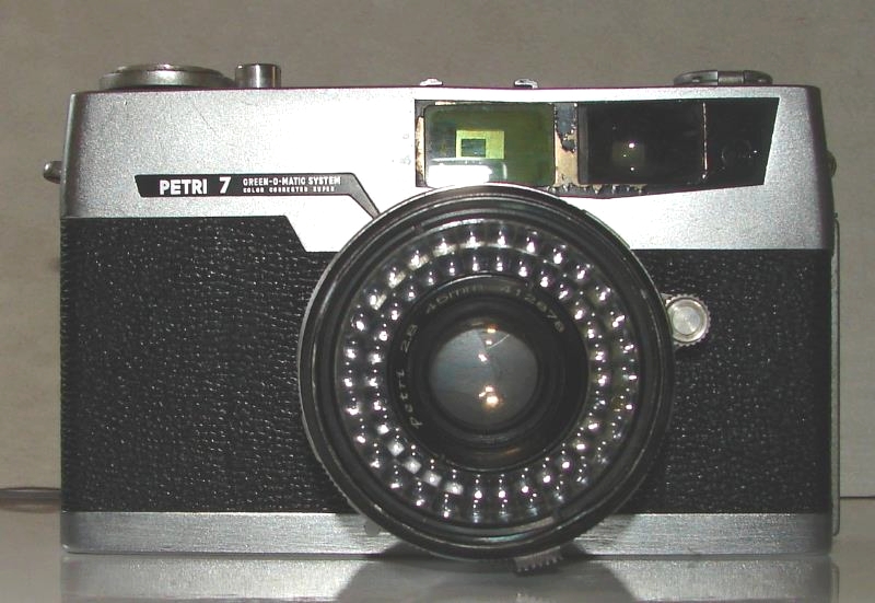 Cámara fotográfica retro. Kuribayashi Petri 7 Green o Matic 1961 - Image 3