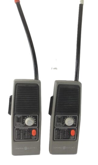 Radios Walkie Talkie, G.E. Años 80s, grises. Juguetes retro