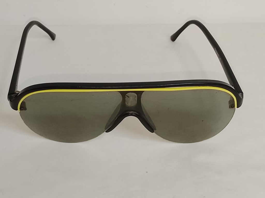 Genuinas gafas retro. Foster Grant Sport, 1980s Unisex /Maltratados - Image 2