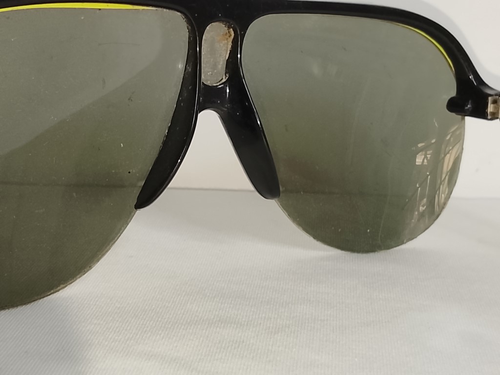 Genuinas gafas retro. Foster Grant Sport, 1980s Unisex /Maltratados - Image 7
