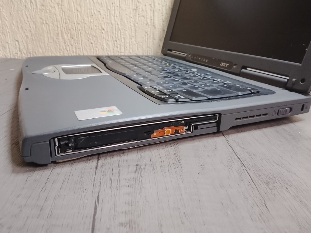 LAPTOP RETRO ACER TRAVELMATE 630 2004 PARA PIEZAS - Image 2