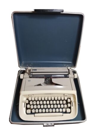 Maquina de escribir antigua Royal Safari, Años 60s